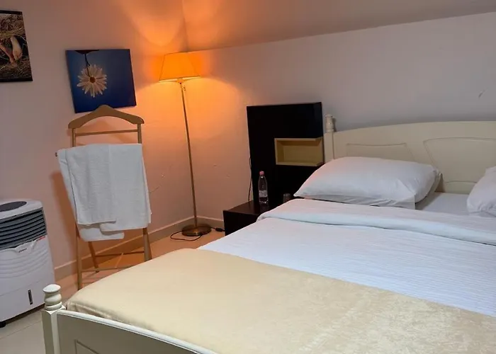 Hotelvila 22 4* تيرانا